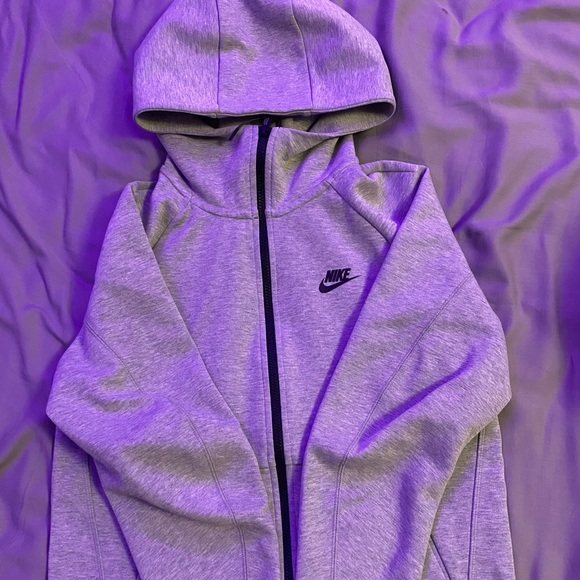 Nike Tech - Picture 3 of 3